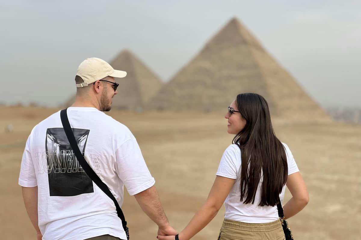 Giza Pyramids and Great Sphinx: Private Guided Tour Pyramids of Giza
