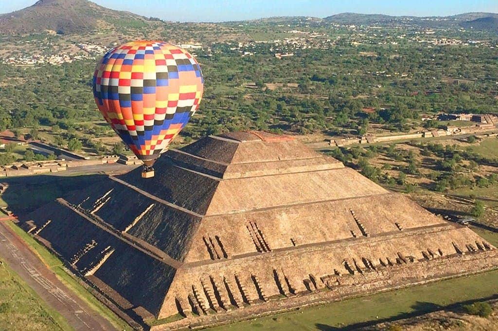 Teotihuacán Pyramids: Private Tour from Mexico City Pyramid and hot air balloon