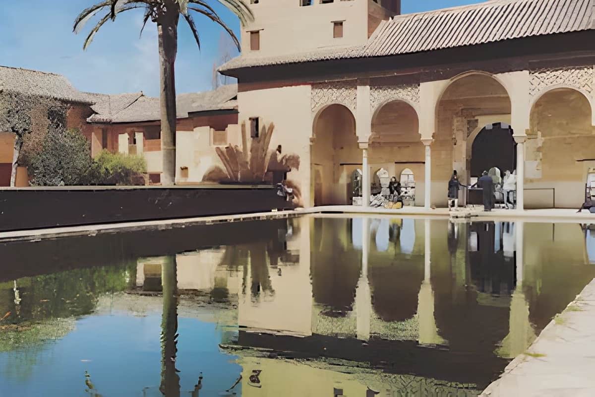 Alhambra & Nasrid Palaces: Full-Day Tour + Transport The gardens of the Generalife