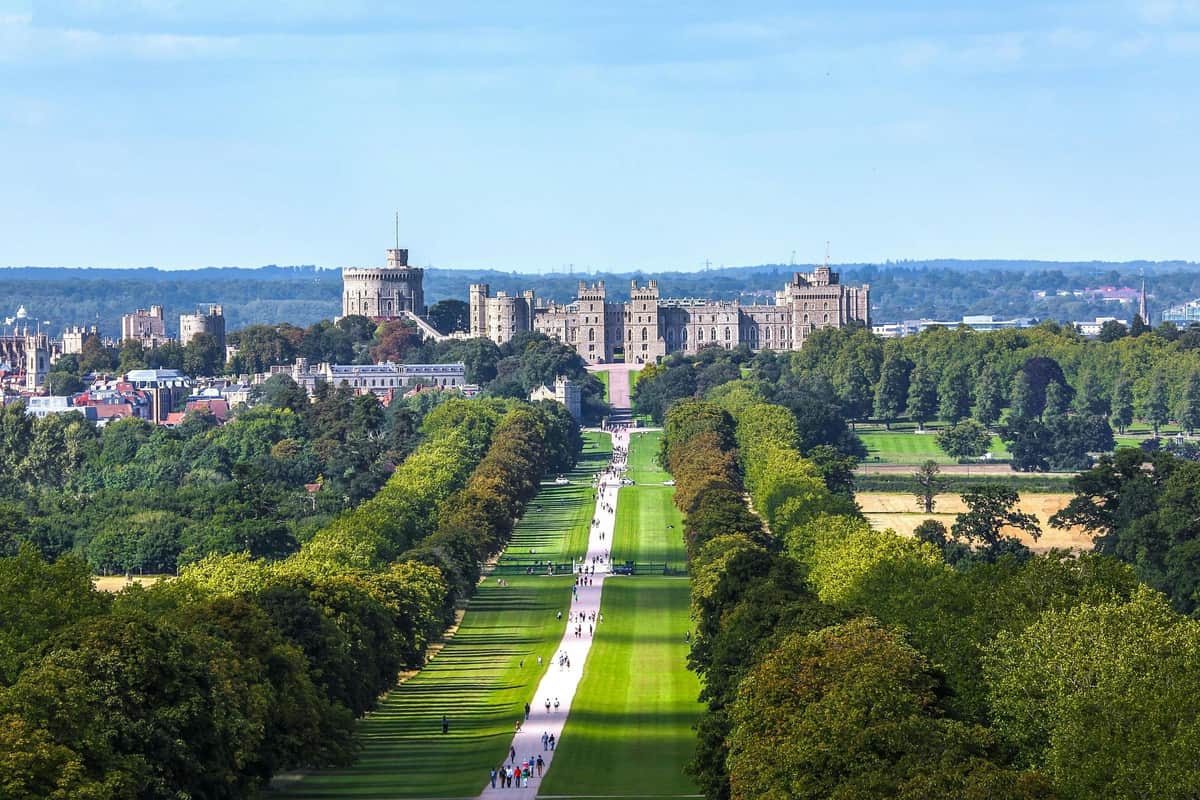 Stonehenge & Windsor Castle: Day Trip from London Exterior view of Windsor Castle