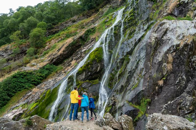 Wicklow, Glendalough & Powerscourt Waterfall: Guided Day Tour from Dublin