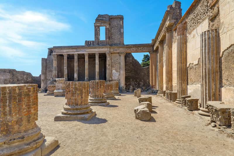 Pompeii & Mount Vesuvius: Guided Tour + Wine Tasting from Naples