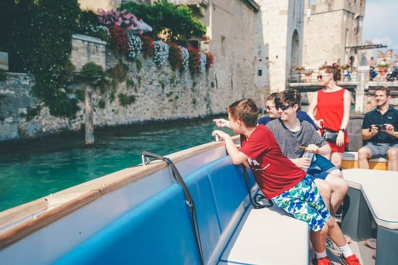 Sirmione: Boat Tour and Catullo's Caves