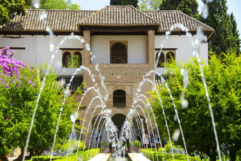 Alhambra & Nasrid Palaces: Skip The Line Ticket + Guided Tour the Palace of the Generalife