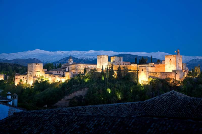 Alhambra & Nasrid Palaces: Skip The Line Ticket + Night Tour Alhambra at night